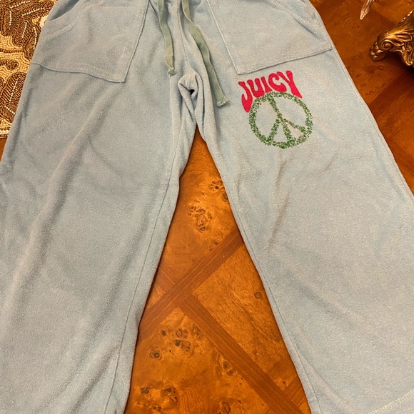 Juicy Couture Capri Sweat Suit - Picture 3 of 9